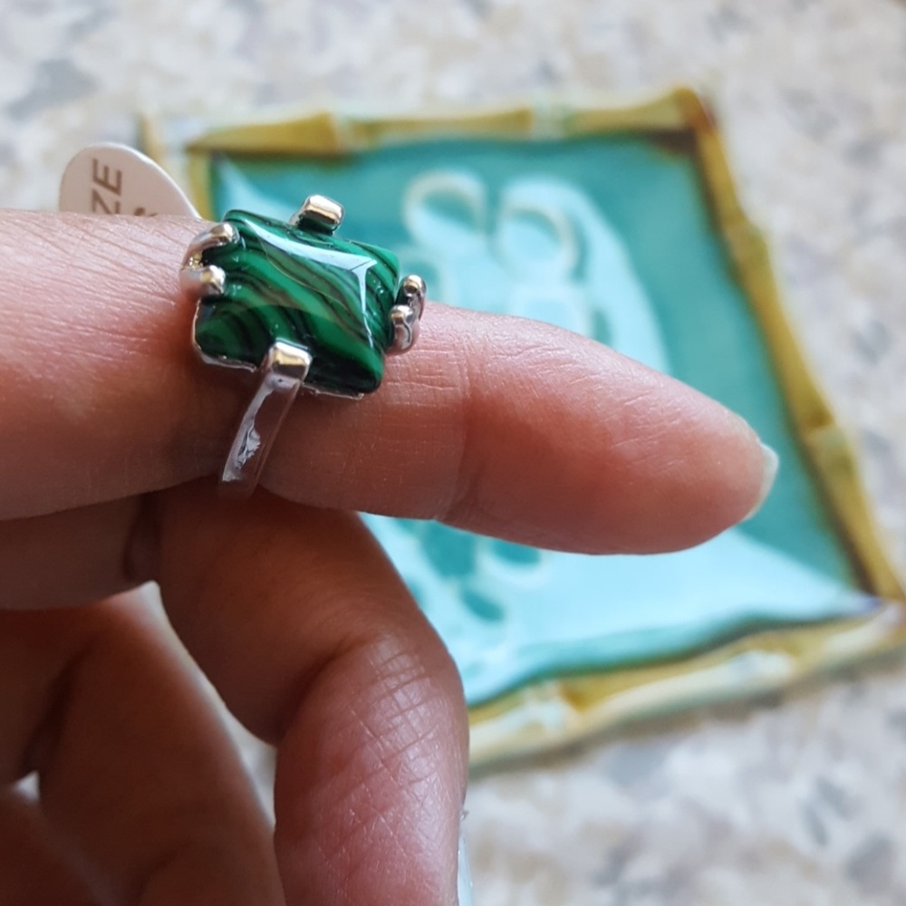 ❤️FREE with Purchase Green Ring - Picture 1 of 7